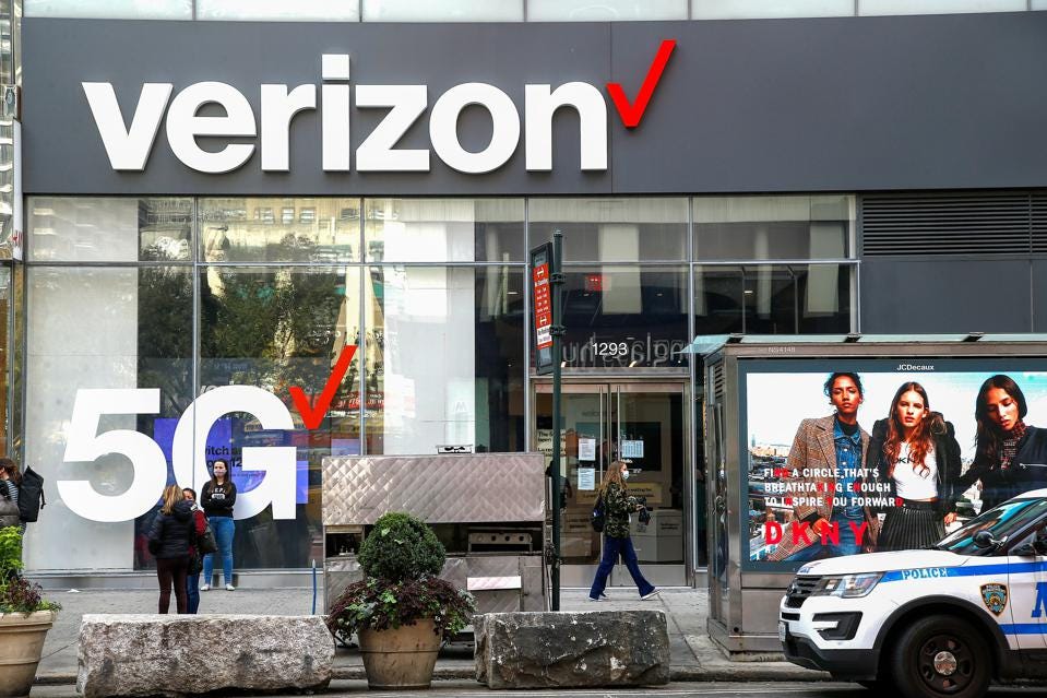 Hackers steal databases from hundreds of Verizon employees